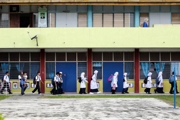 After bomb threats at schools, Education Ministry urges strict adherence to security procedures