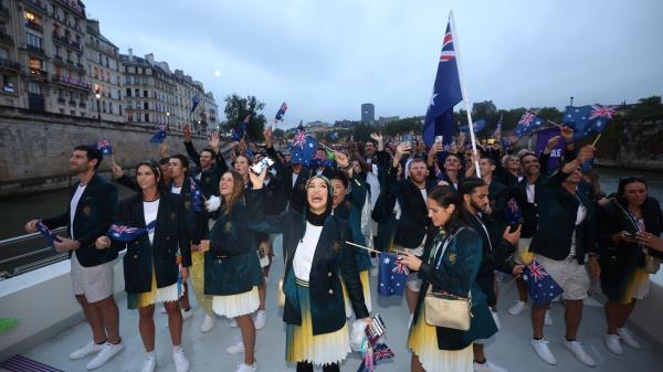 巴黎奥运会开幕式创造历史，体育、音乐、时尚在塞纳河上融为一体
